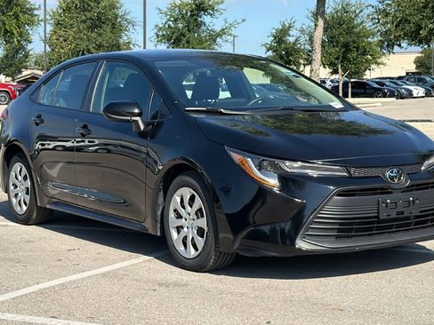 Certified 2025 Toyota Corolla LE FWD image 3