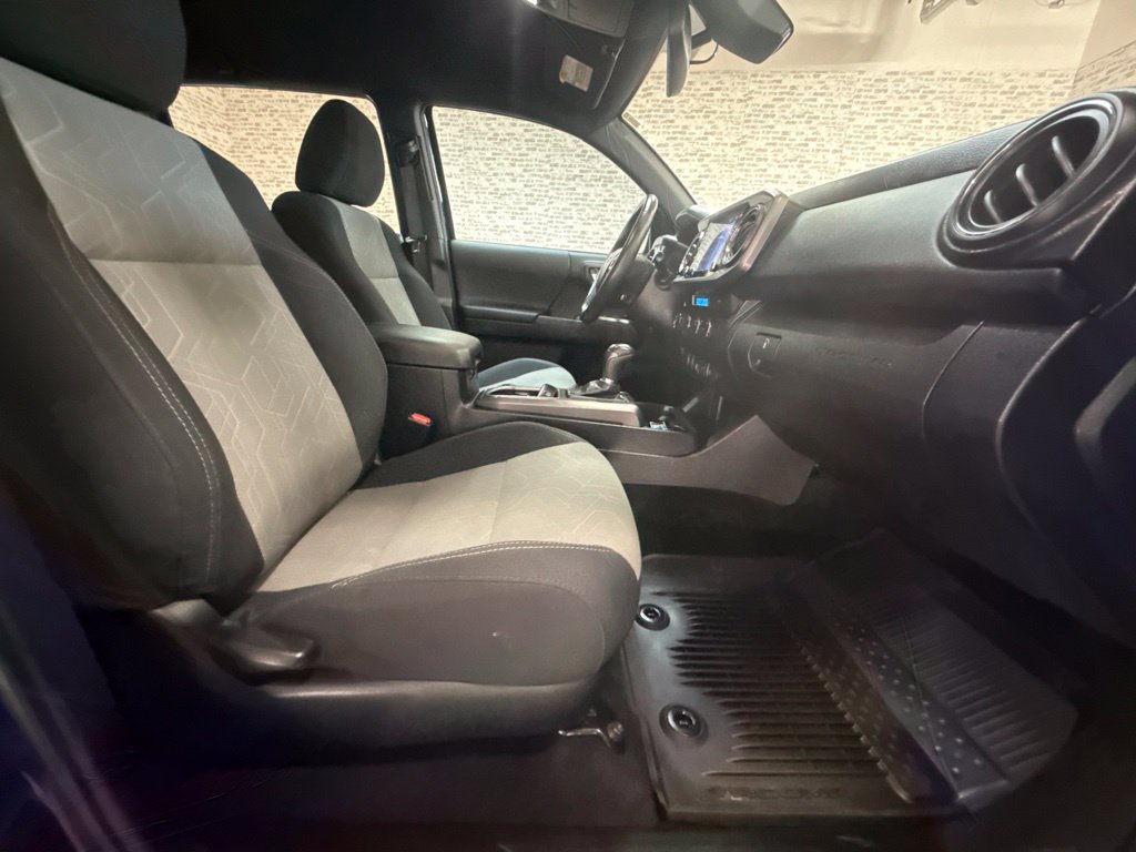 Used 2022 Toyota Tacoma TRD Sport AWD/4WD image 11
