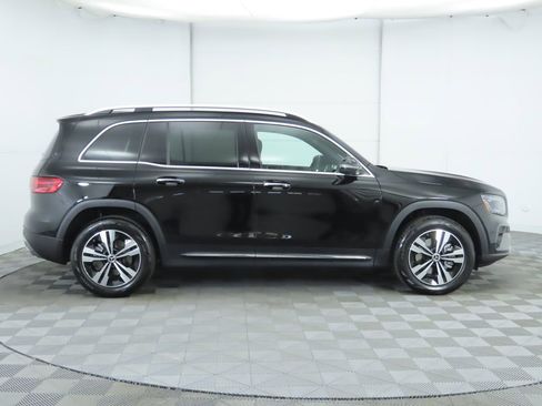 Certified 2025 Mercedes-Benz GLB 250 4MATIC image 4