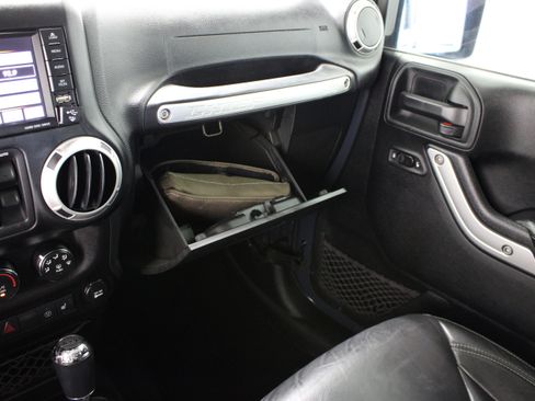 Used 2017 Jeep Wrangler Unlimited Sahara w/ Quick Order Package 24E Chief AWD/4WD image 21