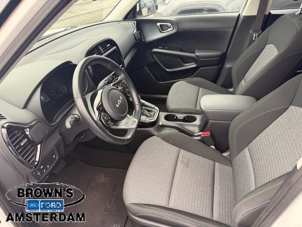 Used 2022 Kia Soul GT-Line FWD image 6