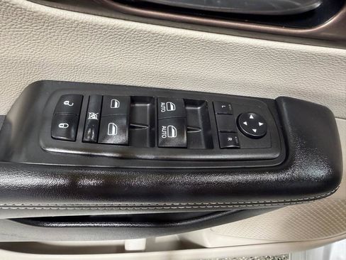 Used 2023 Chrysler Voyager LX FWD image 13