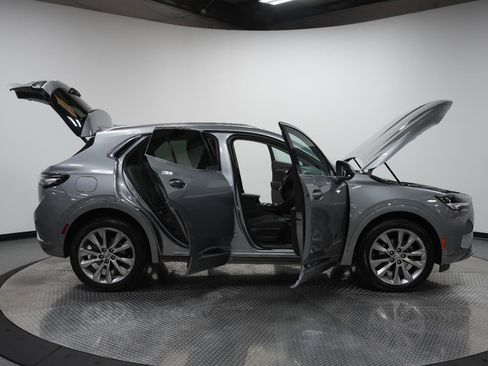 Used 2023 Buick Envision Avenir image 9