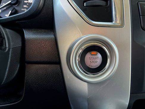 Used 2021 Nissan Titan SV w/ SV Convenience Package image 16