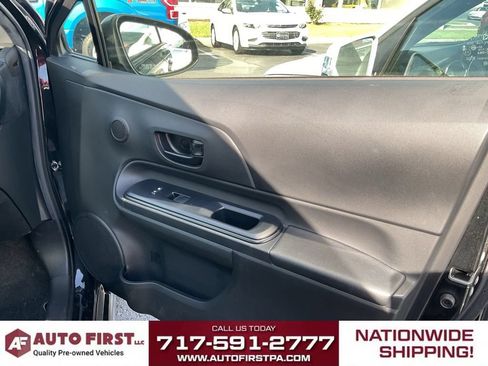 Used 2018 Toyota Prius C One FWD image 17