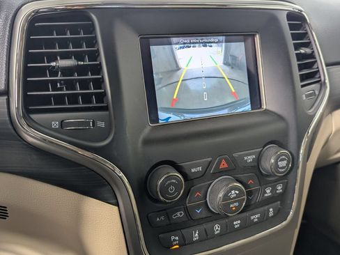 Used 2021 Jeep Grand Cherokee Laredo RWD image 22