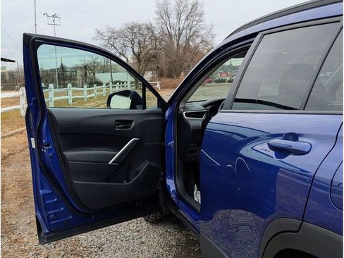 Used 2024 Toyota Corolla Cross LE image 9