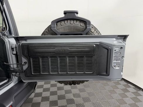Used 2023 Jeep Wrangler Unlimited AWD/4WD image 32