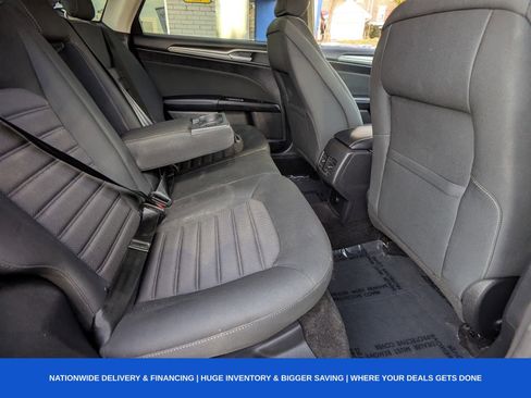 Used 2017 Ford Fusion SE w/ Fusion SE Technology Package image 17