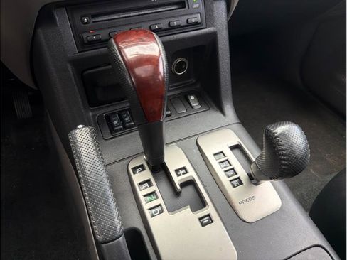 Used 2004 Mitsubishi Montero Limited AWD/4WD image 17