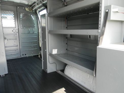 Used 2015 Chevrolet Express 2500 image 7