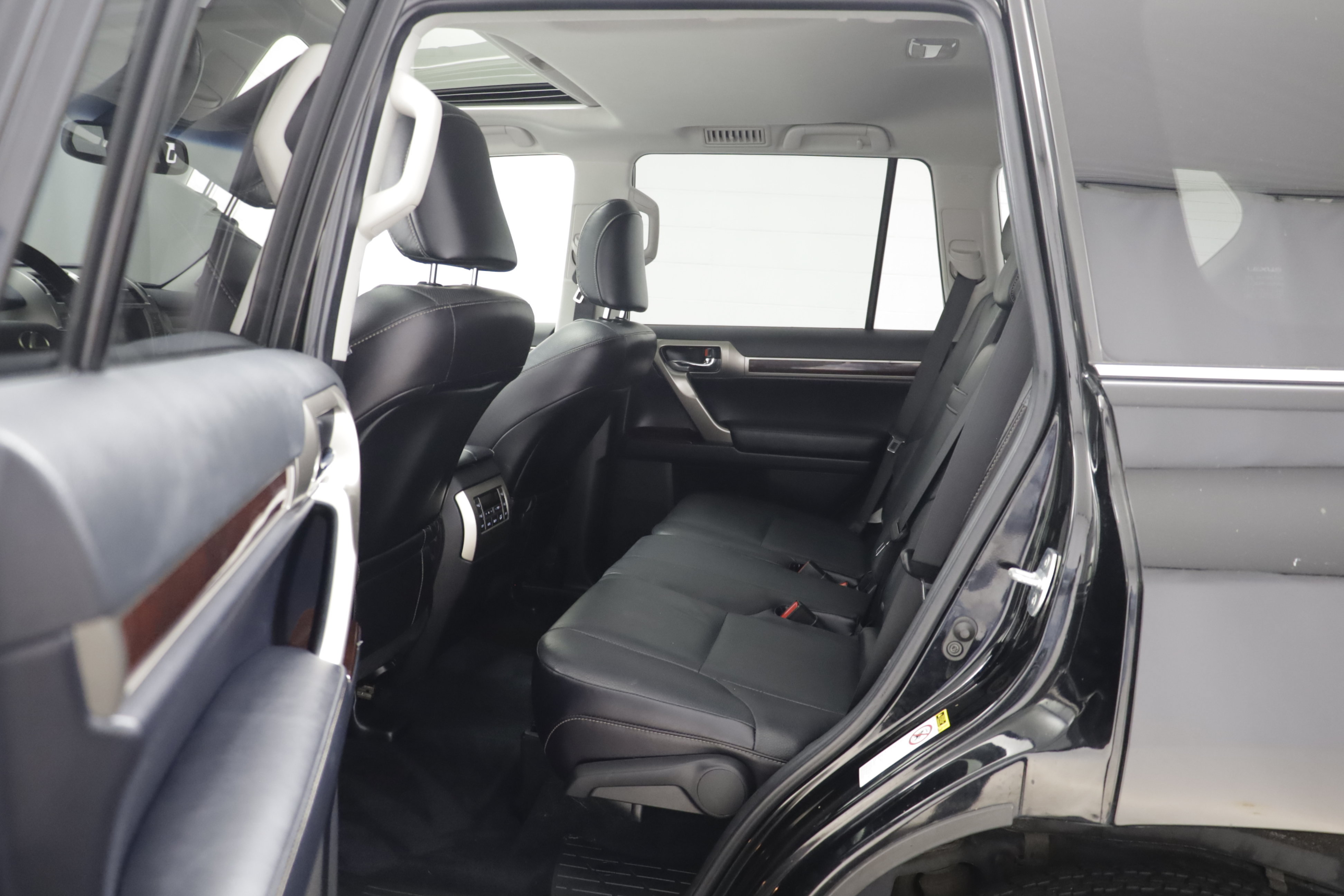 Used 2018 Lexus GX 460 Premium w/ Premium Package AWD/4WD image 14