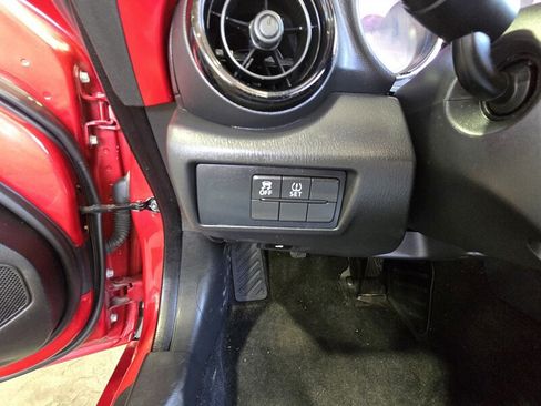 Used 2016 MAZDA MX-5 Miata Club RWD image 12