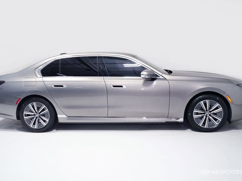 Used 2024 BMW i7 eDrive50 RWD image 3
