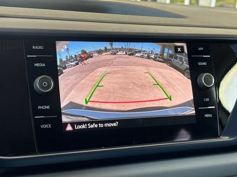 Used 2022 Volkswagen Taos SE FWD image 19