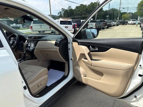 Used 2019 Nissan Rogue SL AWD/4WD image 37
