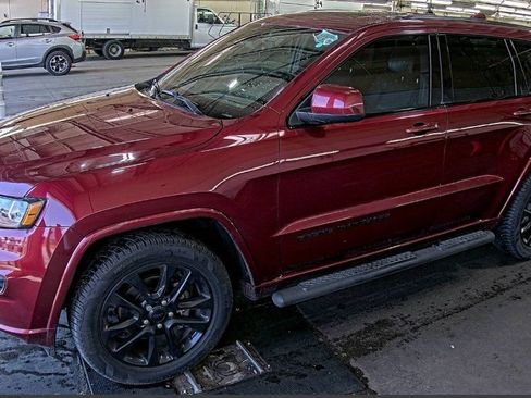 Used 2019 Jeep Grand Cherokee Altitude AWD/4WD image 1