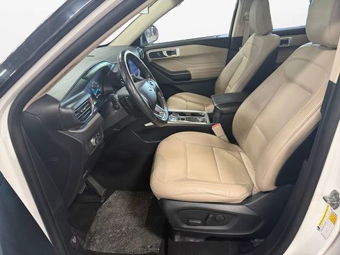 Used 2020 Ford Explorer XLT w/ Equipment Group 202A AWD/4WD image 15