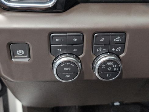 Used 2024 GMC Sierra 1500 Denali AWD/4WD image 12