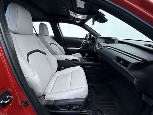 Used 2022 Lexus UX 200 image 15