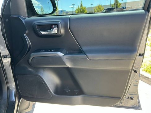 Used 2020 Toyota Tacoma TRD Off-Road w/ Technology Package AWD/4WD image 26