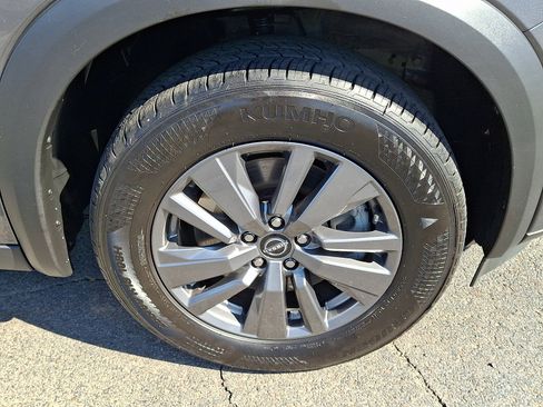 Certified 2025 Nissan Pathfinder SV FWD image 9