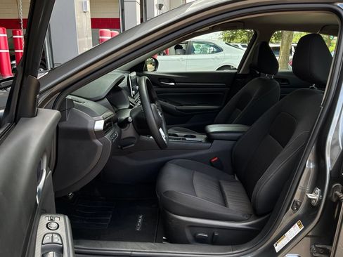 Used 2025 Nissan Altima 2.5 SV FWD image 10