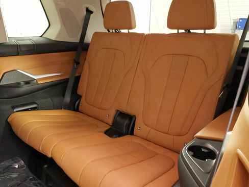 Used 2021 BMW X7 xDrive40i w/ Executive Package image 39