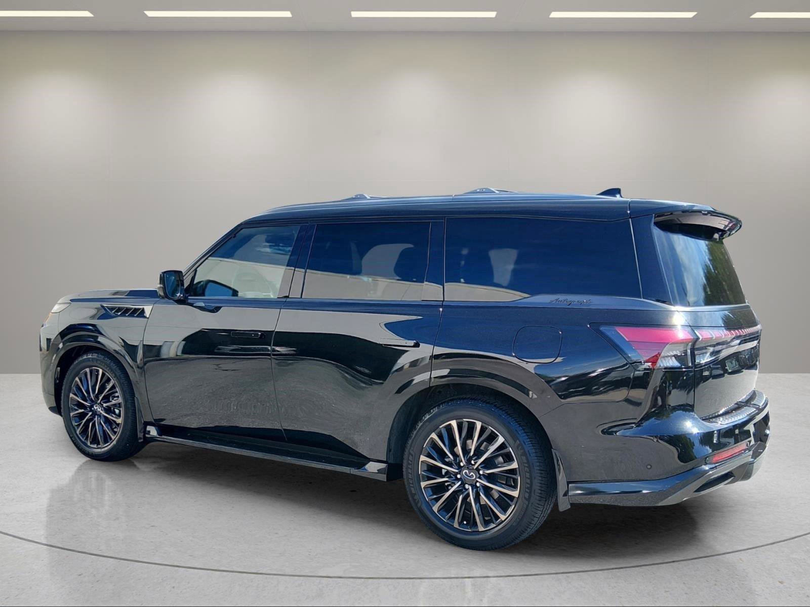 Used 2025 INFINITI QX80 Autograph w/ Autograph Exterior Package AWD/4WD image 2
