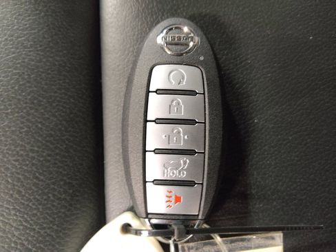 Used 2021 Nissan Rogue SL image 32