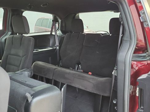 Used 2019 Dodge Grand Caravan SE FWD image 22