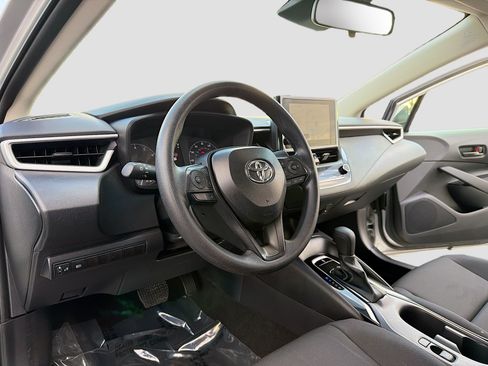 Used 2025 Toyota Corolla LE FWD image 4
