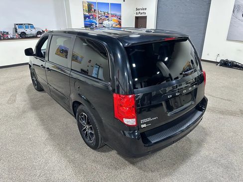Used 2017 Dodge Grand Caravan SE image 12