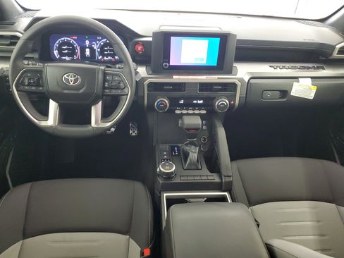 Used 2025 Toyota Tacoma TRD Sport AWD/4WD image 13