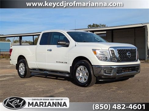Used 2018 Nissan Titan SV w/ SV Convenience Package image 1