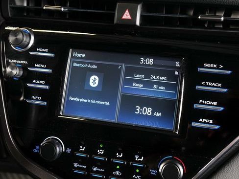Used 2018 Toyota Camry LE FWD image 16