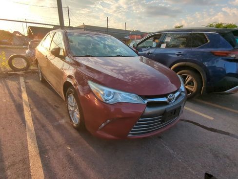 Used 2017 Toyota Camry LE FWD image 3