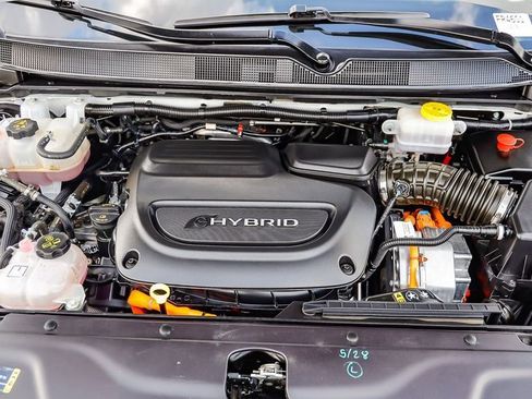 Certified 2024 Chrysler Pacifica Select image 28