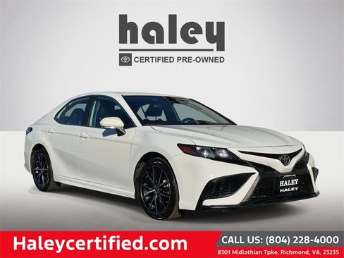 Used 2023 Toyota Camry SE image 1