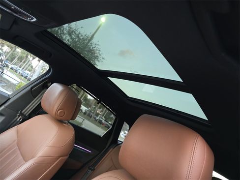 Used 2019 Audi e-tron Prestige image 12