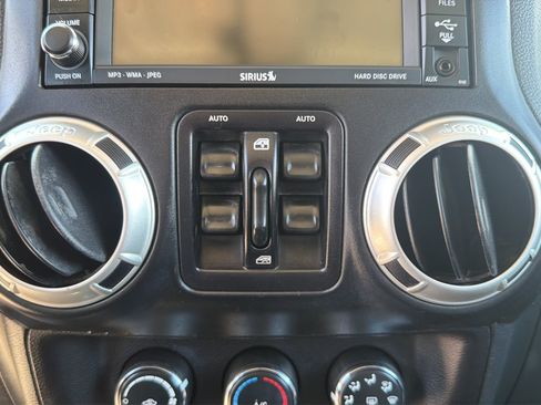 Used 2016 Jeep Wrangler Unlimited Rubicon w/ Connectivity Group AWD/4WD image 20