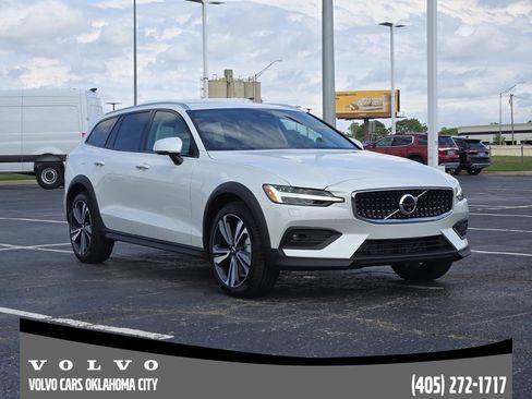 New 2026 Volvo V60 B5 Cross Country Plus w/ Climate Package AWD/4WD image 2