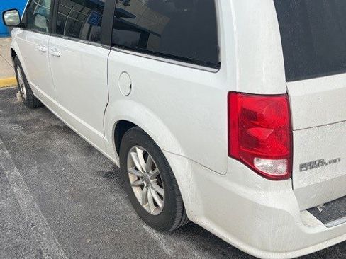 Used 2019 Dodge Grand Caravan SXT image 19