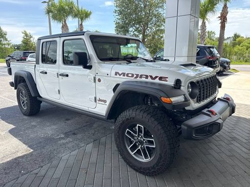 Used 2026 Jeep Gladiator Mojave AWD/4WD image 2