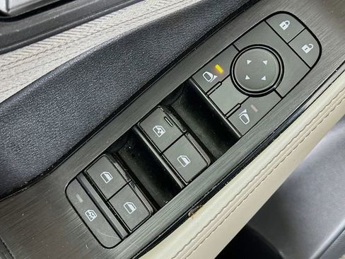 Used 2023 Nissan Rogue SV image 19