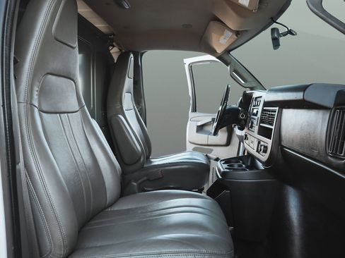 Used 2016 Chevrolet Express 3500 Extended RWD image 15