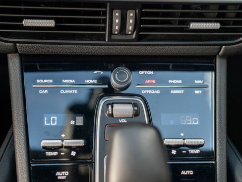 Used 2022 Porsche Cayenne image 21