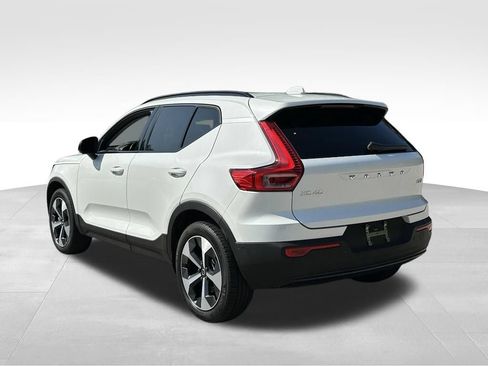 Used 2026 Volvo XC40 B5 Plus AWD/4WD image 9