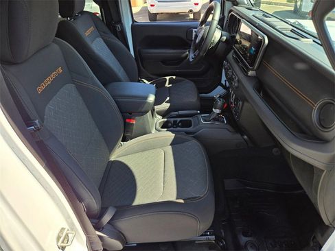 Used 2024 Jeep Gladiator Mojave image 18