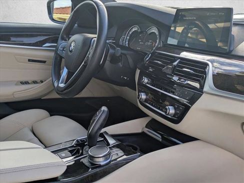 Used 2018 BMW 530e w/ Premium Package 2 image 23